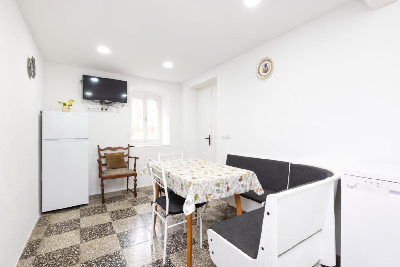 Apartments Ivna Veli Losinj Exterior photo